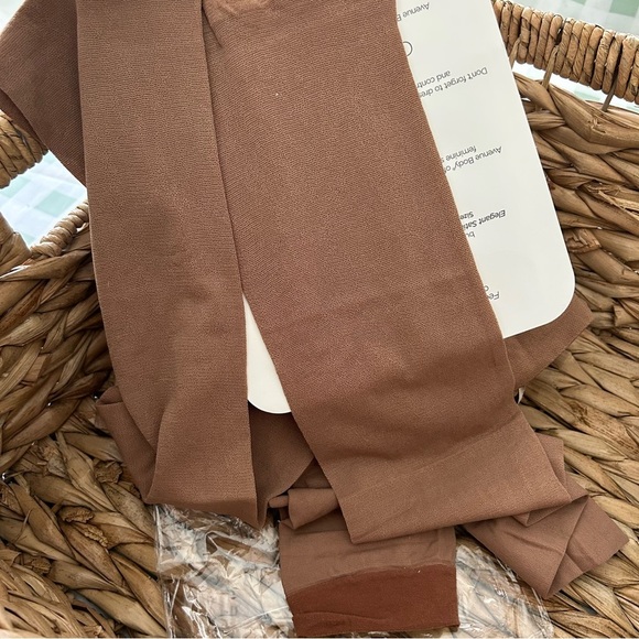 New Avenue Body Medium Control sexy secrets Footless opaque body shaper - Picture 4 of 6